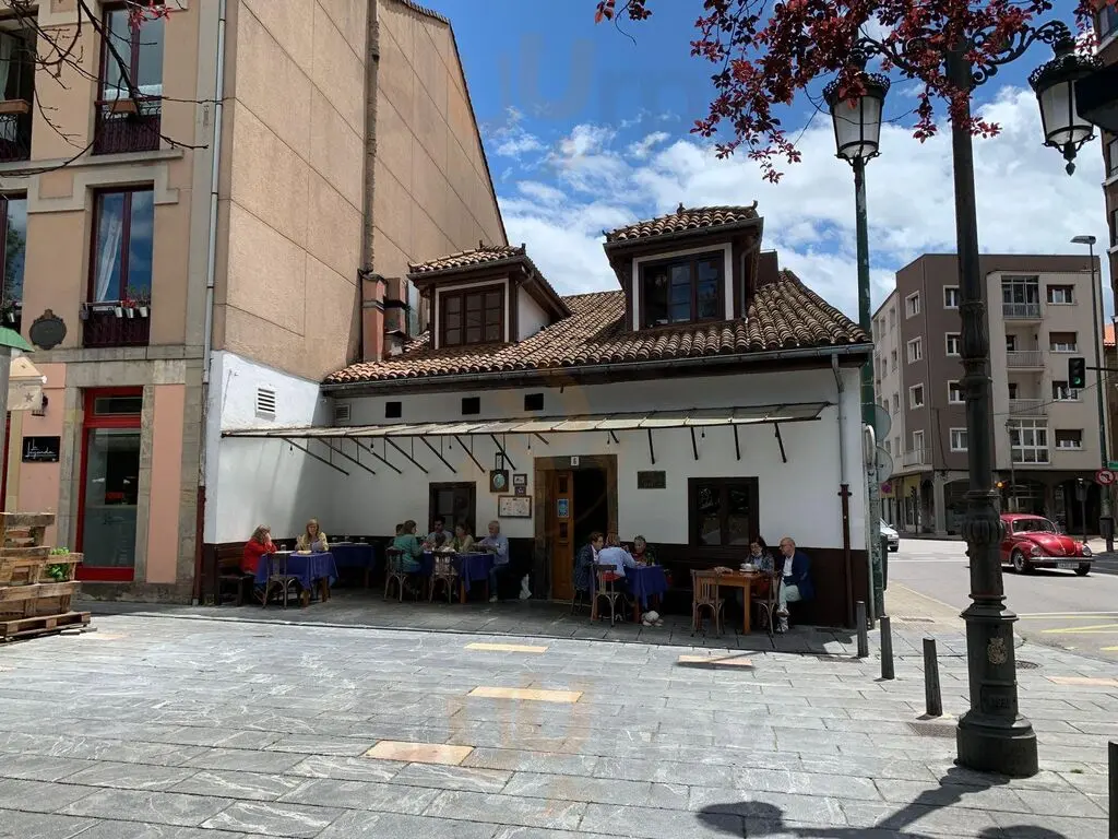 Casa Tataguyo: Restaurante Histórico en Avilés Desde 1845