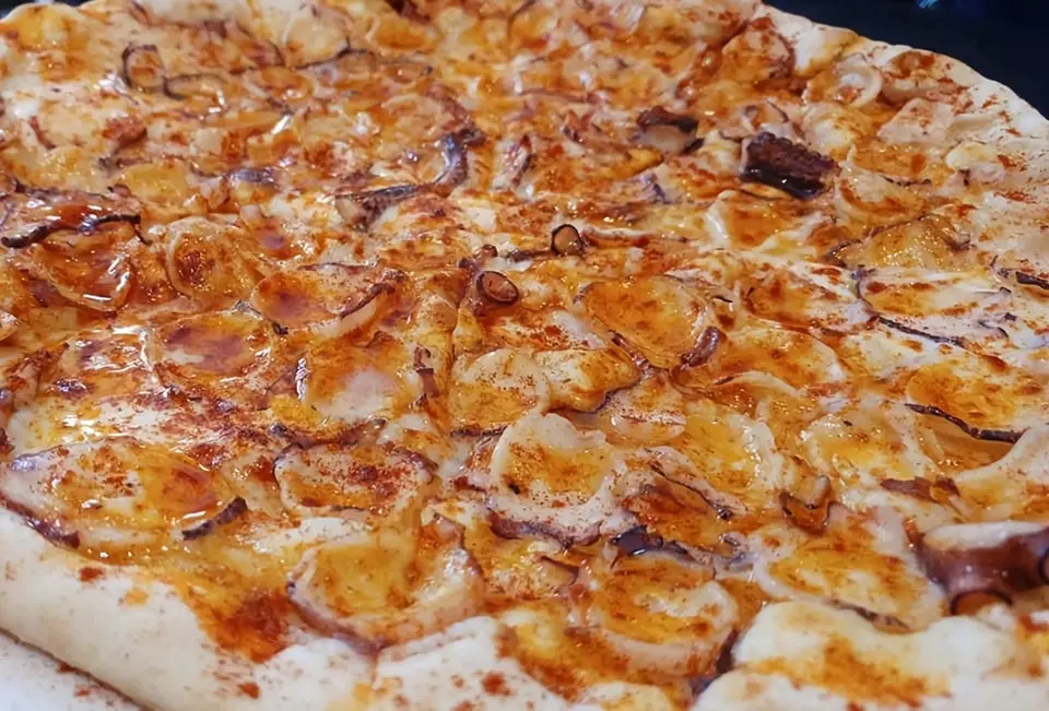 El Padrino Gijón - Comida sobre masa